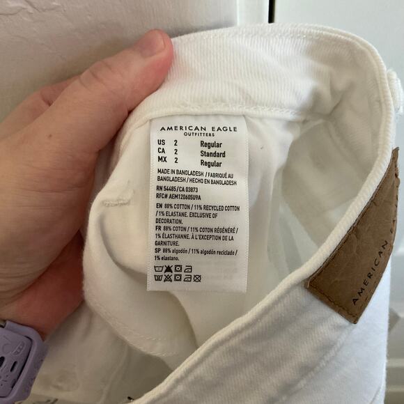 American Eagle Women’s Bright White Crossover Waist Mom Jeans - Size 2 - NEW - Picture 6 of 7